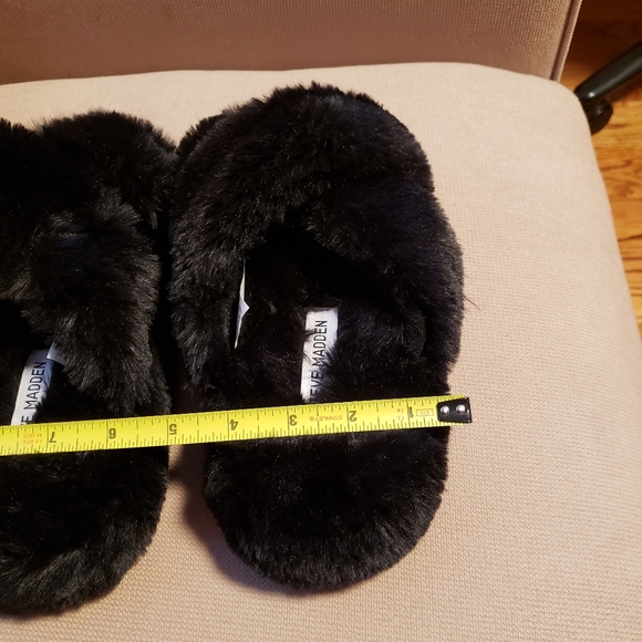 STEVE MADDEN Women's 'Crissy' Black Faux Fur Slipp - Picture 4 of 6